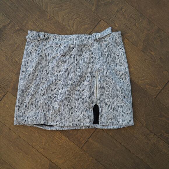 Free People Mini Snakeskin Print Skirt Short Zip Up Size 12 - Picture 4 of 6